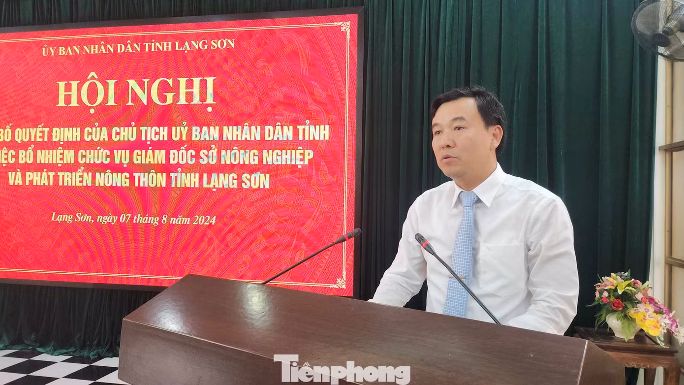 Phát biểu nhận nhiệm vụ, tân Giám đốc Sở NN &PTNT Lạng Sơn Nguyễn Hữu Chiến hứa nỗ lực, hoàn thành tốt các nhiệm vụ được giao. Ảnh: Duy Chiến. Phát biểu nhận nhiệm vụ, tân Giám đốc Sở NN &PTNT Lạng Sơn Nguyễn Hữu Chiến hứa nỗ lực, hoàn thành tốt các nhiệm vụ được giao. Ảnh: Duy Chiến.