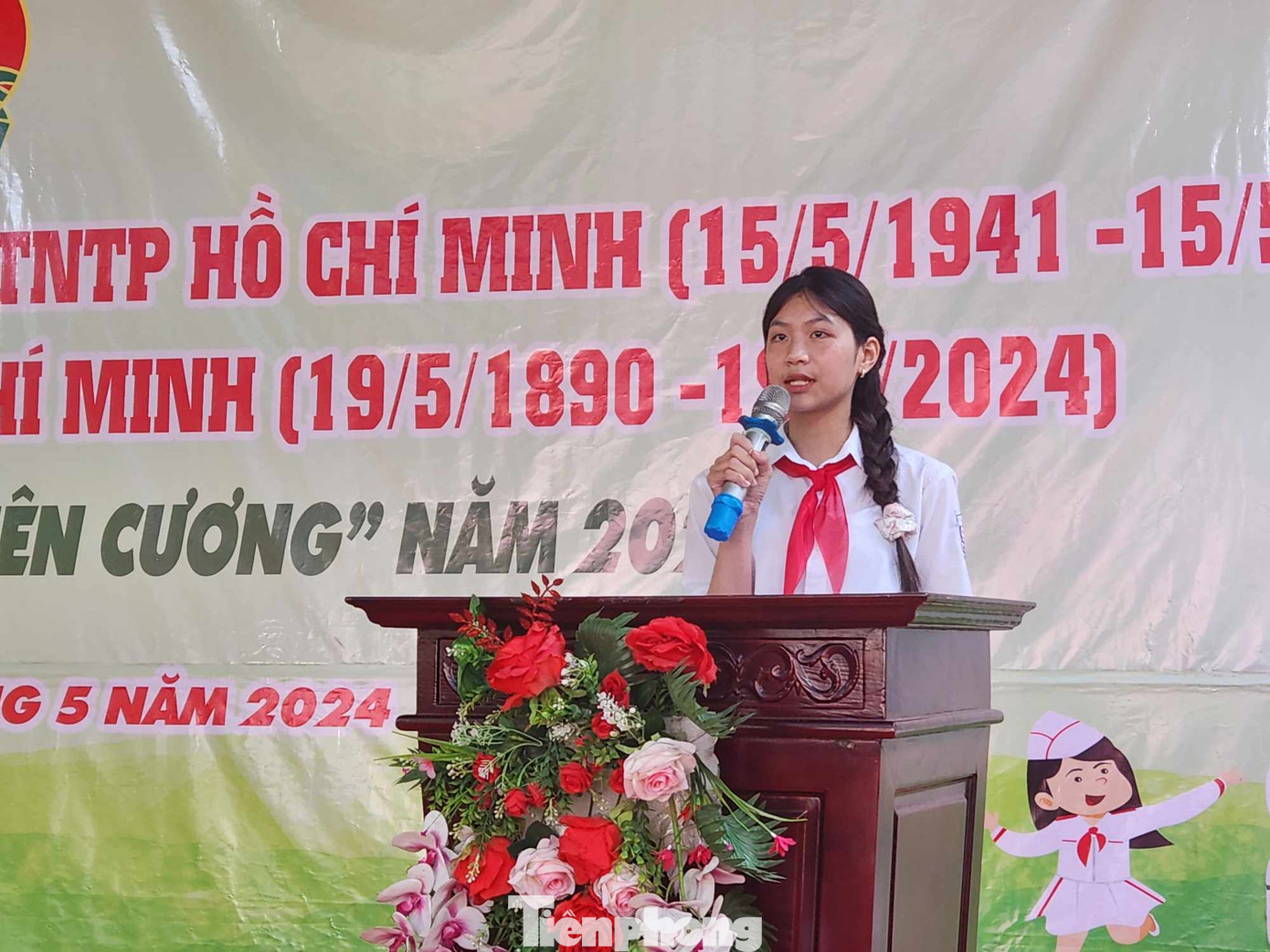 Em Tôn Bảo Yến, Đội viên lớp 8A5 Trường THCS Đồng Đăng thay mặt Đội viên toàn tỉnh hứa học tập, rèn luyện tốt. Ảnh: Duy Chiến Em Tôn Bảo Yến, Đội viên lớp 8A5 Trường THCS Đồng Đăng thay mặt Đội viên toàn tỉnh hứa học tập, rèn luyện tốt. Ảnh: Duy Chiến