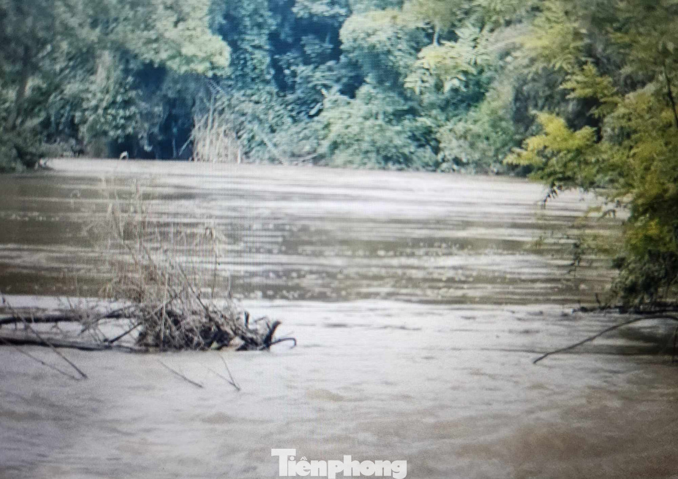 Trên địa bàn Bắc Kạn hai ngày qua mưa to, rất nguy hiểm. (Ảnh: D.C) Trên địa bàn Bắc Kạn hai ngày qua mưa to, rất nguy hiểm. (Ảnh: D.C)