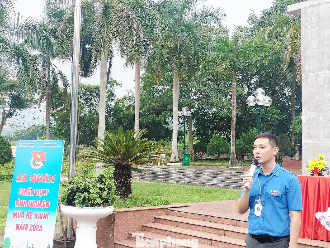 Anh Võ Xuân Lộc, Bí thư Đoàn trường Ngoại thương nhấn mạnh, đây là năm thứ 6 tuổi trẻ đơn vị đến tham gia tình nguyện hè ở huyện Chi Lăng. Ảnh: Duy Chiến Anh Võ Xuân Lộc, Bí thư Đoàn trường Ngoại thương nhấn mạnh, đây là năm thứ 6 tuổi trẻ đơn vị đến tham gia tình nguyện hè ở huyện Chi Lăng. Ảnh: Duy Chiến