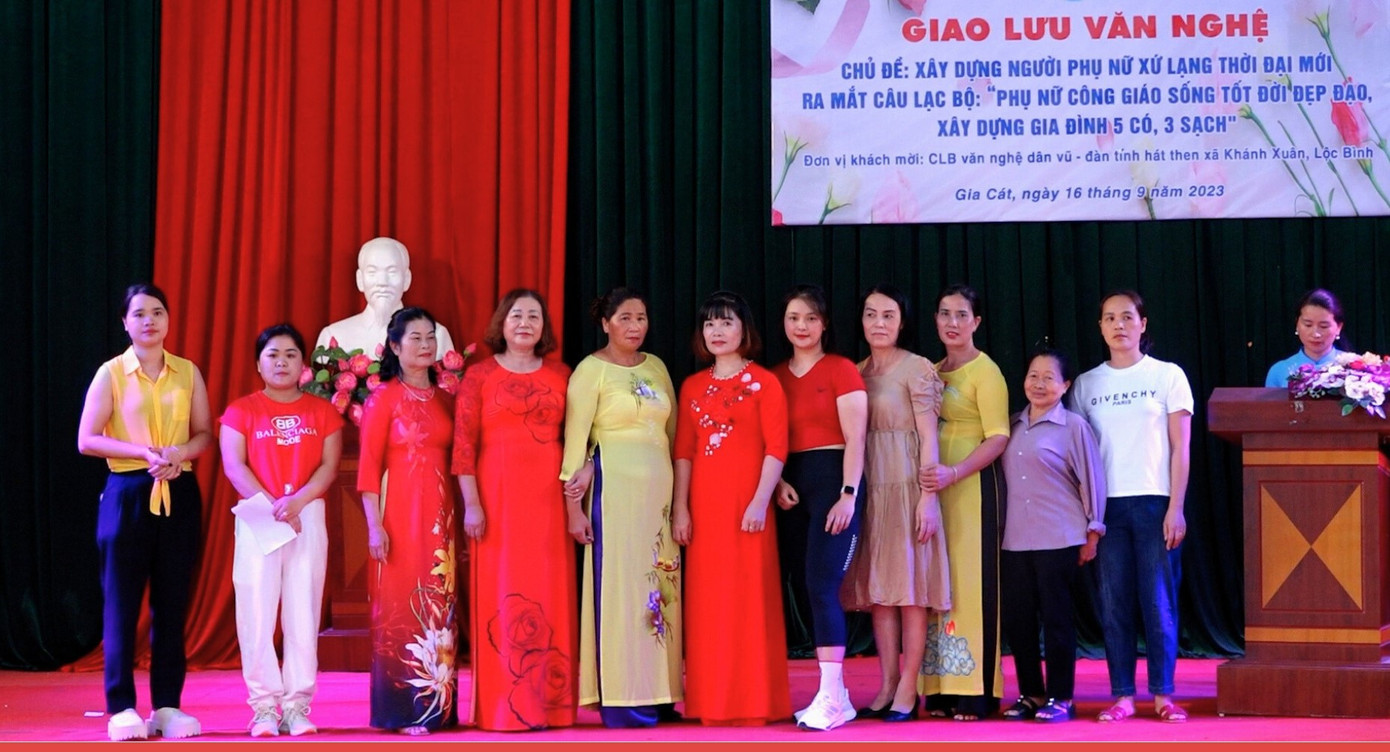 Sinh hoạt Câu lạc bộ &quot;Phụ nữ công giáo tốt đời, đẹp đạo&quot;.