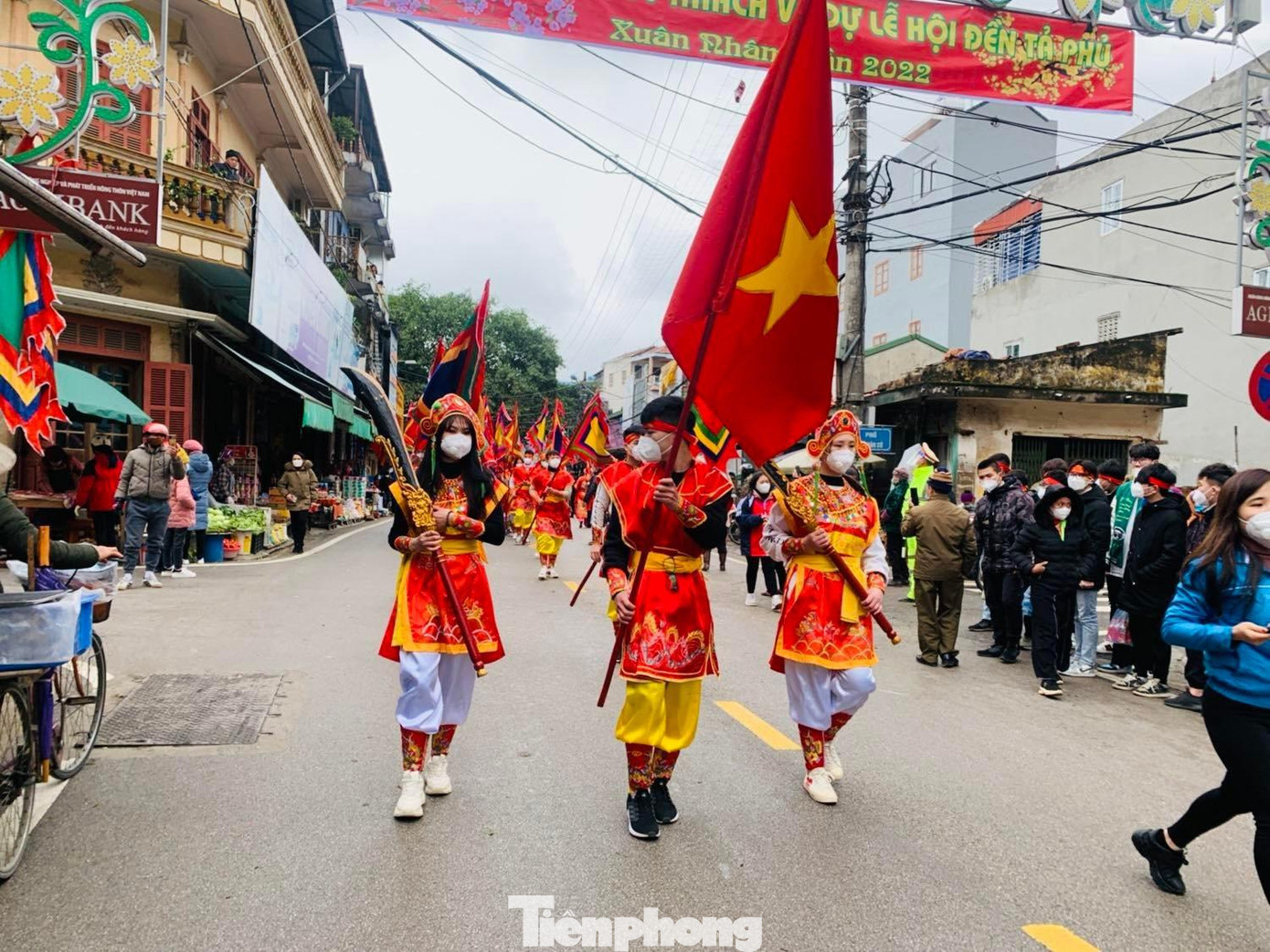 Nam thanh, nữ tú tham gia đoàn rước một cách nghiêm cẩn, đúng tác phong. Ảnh: Duy Chiến Nam thanh, nữ tú tham gia đoàn rước một cách nghiêm cẩn, đúng tác phong. Ảnh: Duy Chiến