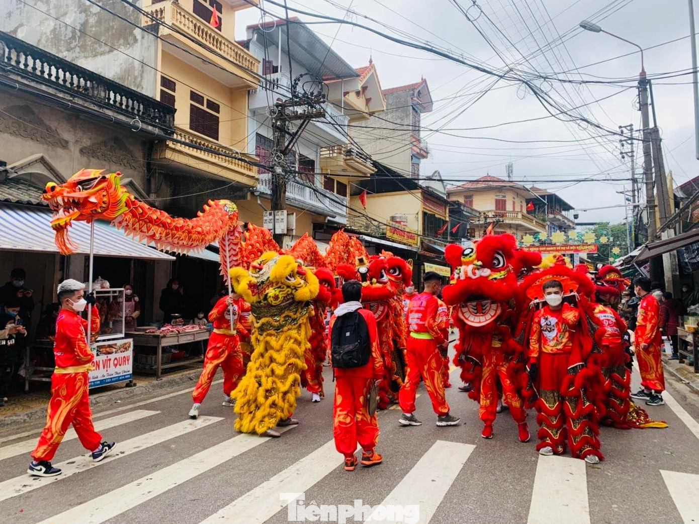 Đi đầu là dàn lân, sư, rồng hoành tráng. Ảnh: Duy Chiến Đi đầu là dàn lân, sư, rồng hoành tráng. Ảnh: Duy Chiến