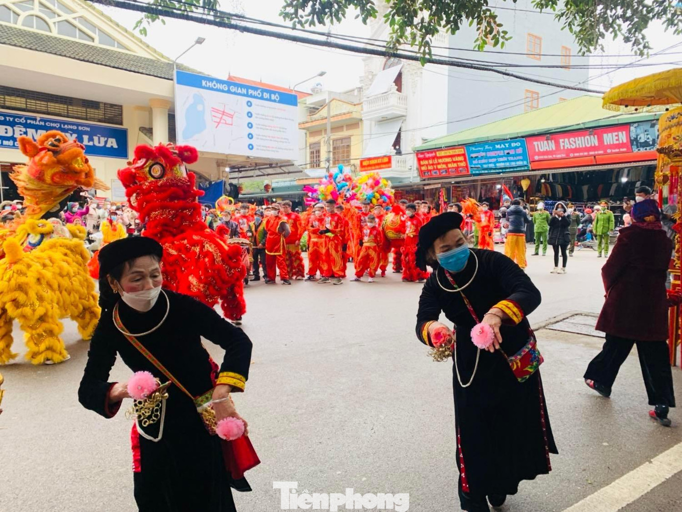 Điệu múa chầu- nét đặc sắc không thể thiếu trong các lễ hội ở xứ Lạng -Ảnh: Duy Chiến Điệu múa chầu- nét đặc sắc không thể thiếu trong các lễ hội ở xứ Lạng -Ảnh: Duy Chiến