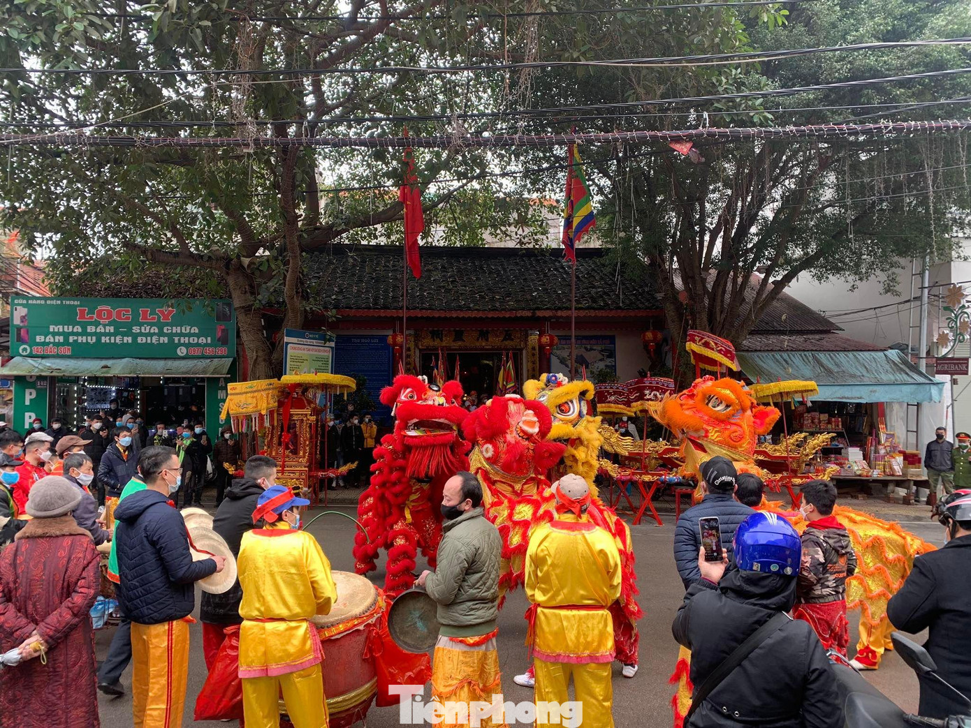 Niềm vui ngày xuân năm mới được mong chờ Lễ hội đền Tả Phủ- Kỳ Lừa -Ảnh: Duy Chiến Niềm vui ngày xuân năm mới được mong chờ Lễ hội đền Tả Phủ- Kỳ Lừa -Ảnh: Duy Chiến