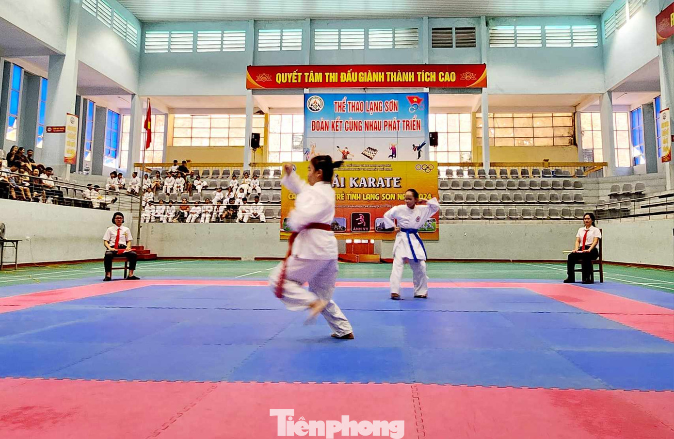 Các VĐV nữ sôi nổi, hào hứng có những pha biểu diễn đẹp mắt. ( Ảnh: Duy Chiến ) Các VĐV nữ sôi nổi, hào hứng có những pha biểu diễn đẹp mắt. ( Ảnh: Duy Chiến )