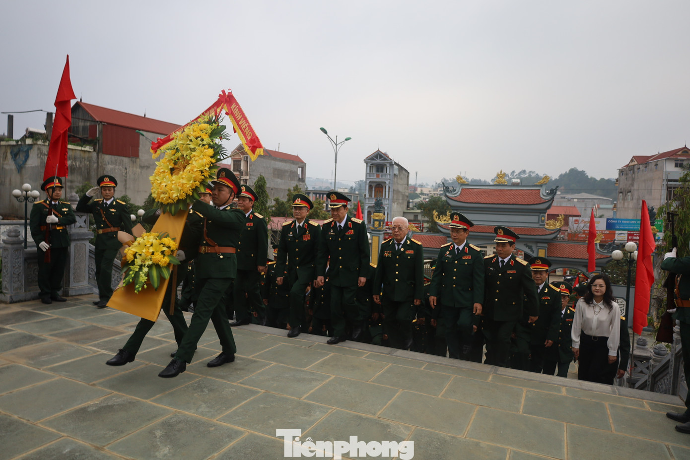 Các ban, ngành, đoàn thể dâng hương, dâng hoa tại Nghĩa trang Liệt sỹ Hoàng Đồng, thành phố Lạng Sơn. Ảnh: Duy Chiến Các ban, ngành, đoàn thể dâng hương, dâng hoa tại Nghĩa trang Liệt sỹ Hoàng Đồng, thành phố Lạng Sơn. Ảnh: Duy Chiến