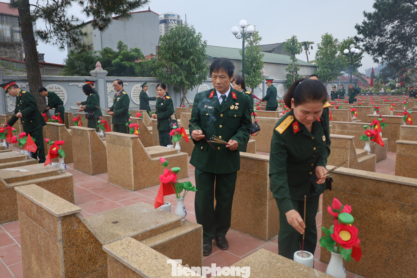 Tri ân những đồng đội đã hy sinh. Ảnh: Duy Chiến Tri ân những đồng đội đã hy sinh. Ảnh: Duy Chiến
