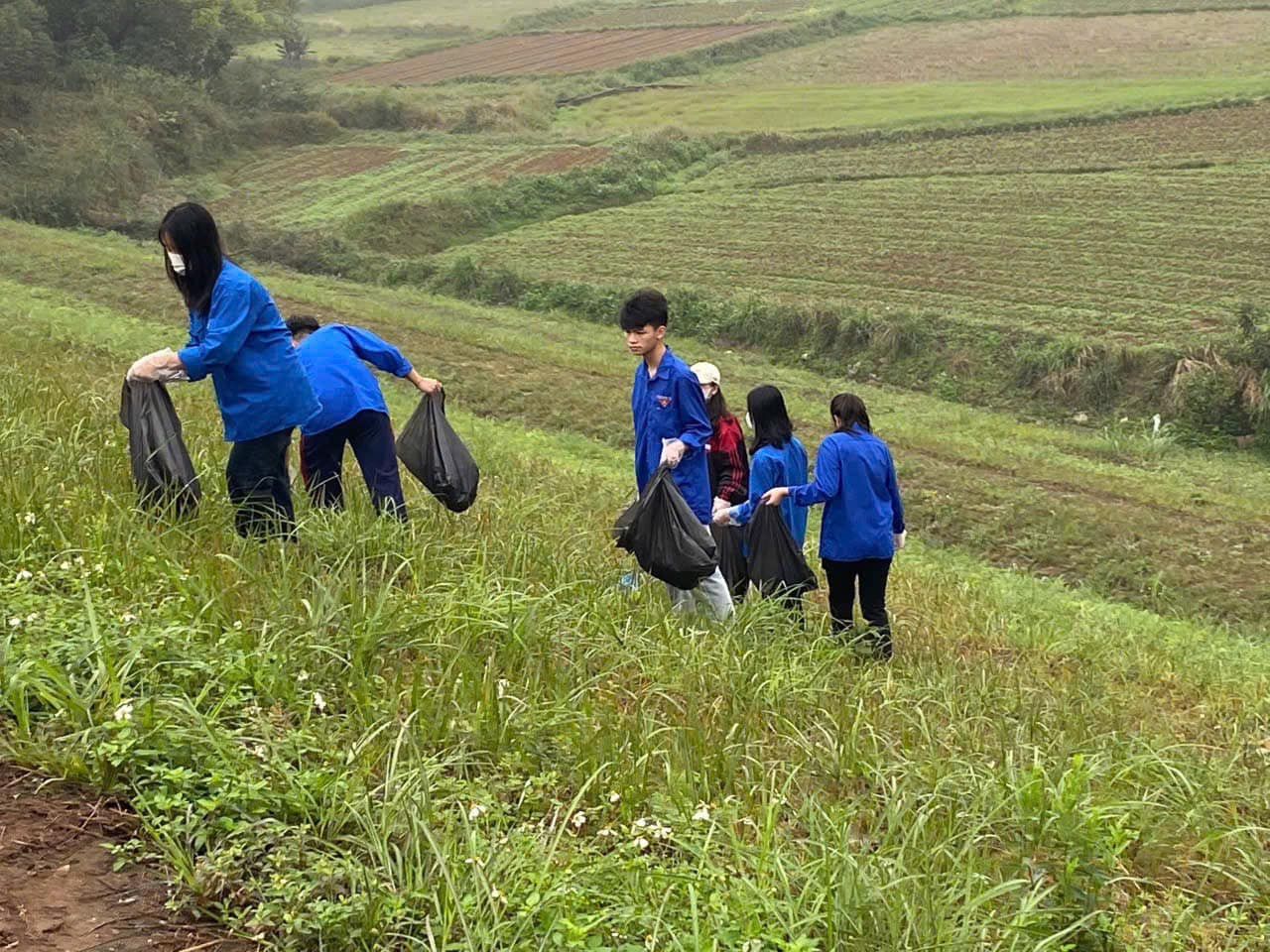 Bảo vệ môi trường sống là nghĩa vụ và trách nhiệm thiêng liêng của tuổi trẻ Lạng Sơn.Hằng năm, Tỉnh Đoàn- Hội LHTN tỉnh Lạng Sơn đều phát động hưởng ứng phong trào “Chống rác thải nhựa”; trưng bày các sản phẩm thân thiện bảo vệ môi trường; phối hợp tổ chức chương trình “Đổi rác lấy quà”, tập huấn công tác phòng, chống rác thải nhựa; diễu hành tuyên truyền; thu gom rác thải và hướng dẫn người dân..