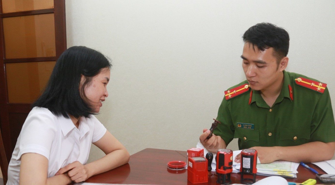 Thu hồi con dấu cũ và tiến hành cấp con dấu mới ở Lạng Sơn.