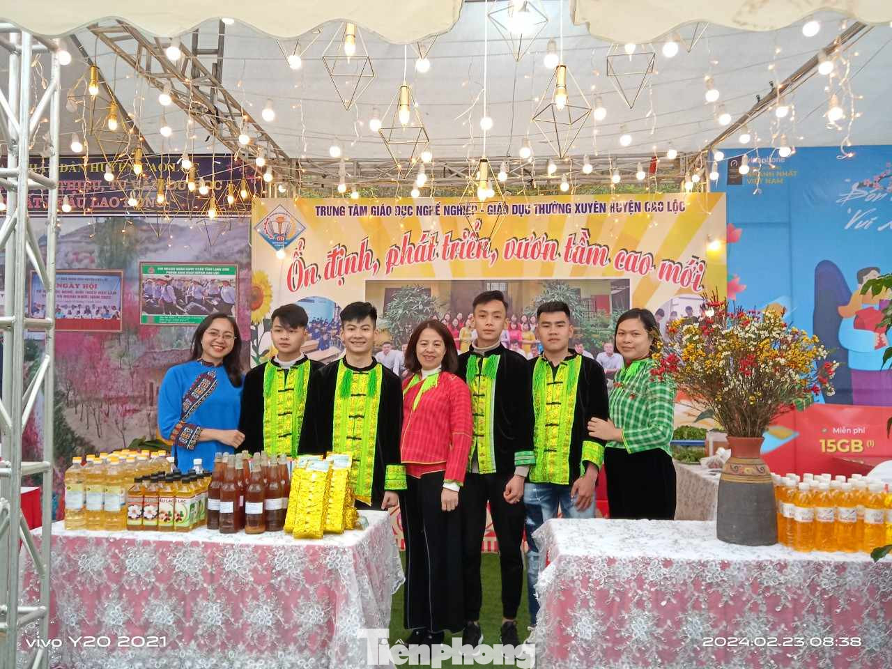 Gian hàng khởi nghiệp của tuổi trẻ huyện Cao Lộc. Ảnh: Duy Chiến.