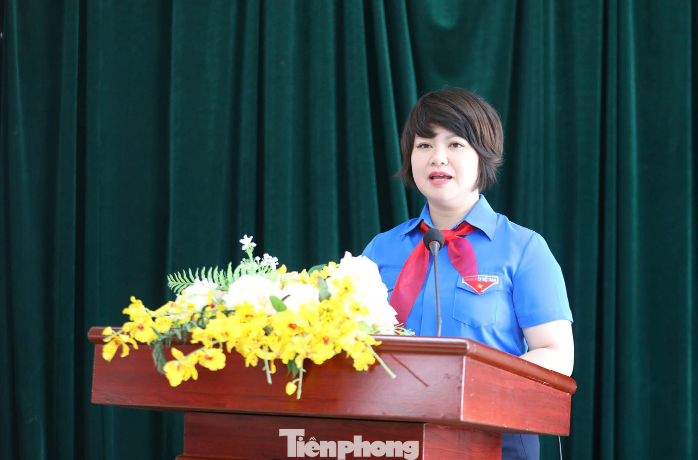 Chị Lê Thùy Dung - Phó Bí thư Tỉnh Đoàn, Chủ tịch Hội đồng Đội tỉnh phát biểu khai mạc hội nghị. Ảnh: Duy Chiến