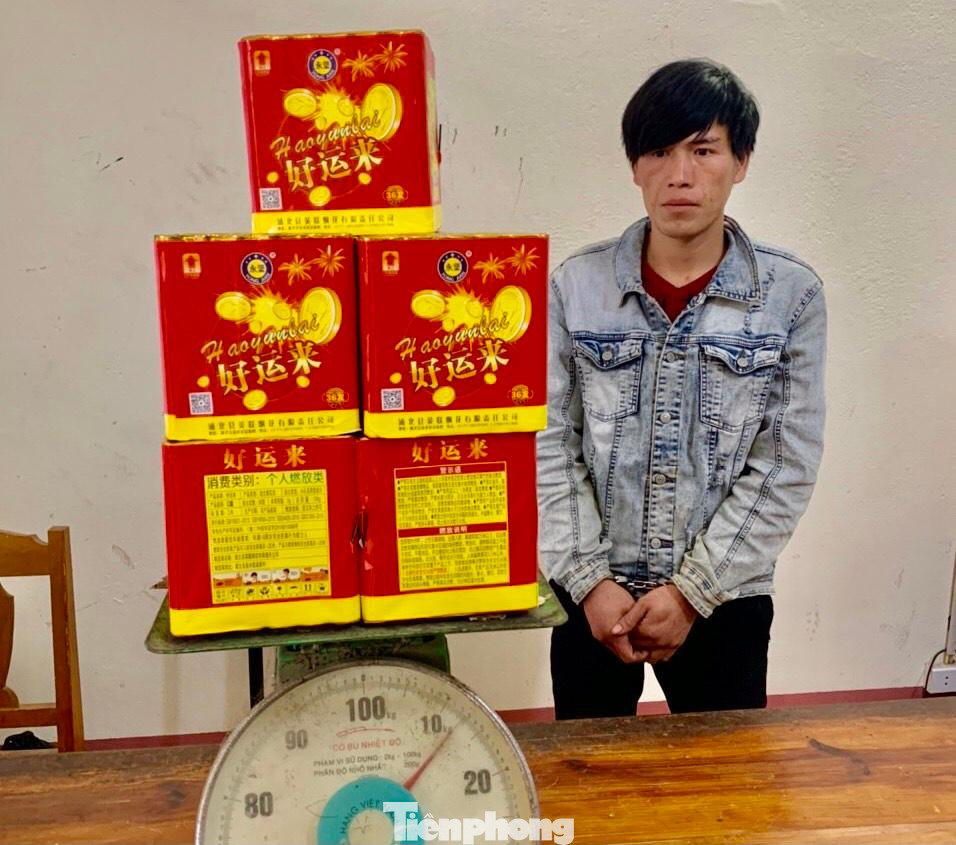 Đối tượng Nông Văn Nghĩa và tang vật -Ảnh: CB Đối tượng Nông Văn Nghĩa và tang vật -Ảnh: CB