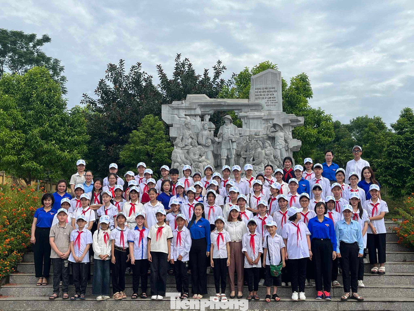 Thăm khu di tích lịch sử TNXP Nà Tu. Ảnh: Duy Chiến Thăm khu di tích lịch sử TNXP Nà Tu. Ảnh: Duy Chiến