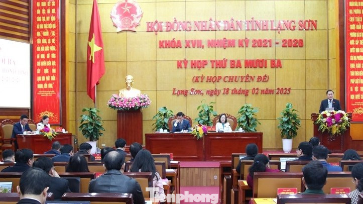 Kỳ họp đã thảo luận, thông qua 7 nghị quyết quan trọng về chế độ chính sách, sắp xếp bộ máy và điều chỉnh nghị quyết của HĐND tỉnh Lạng Sơn.