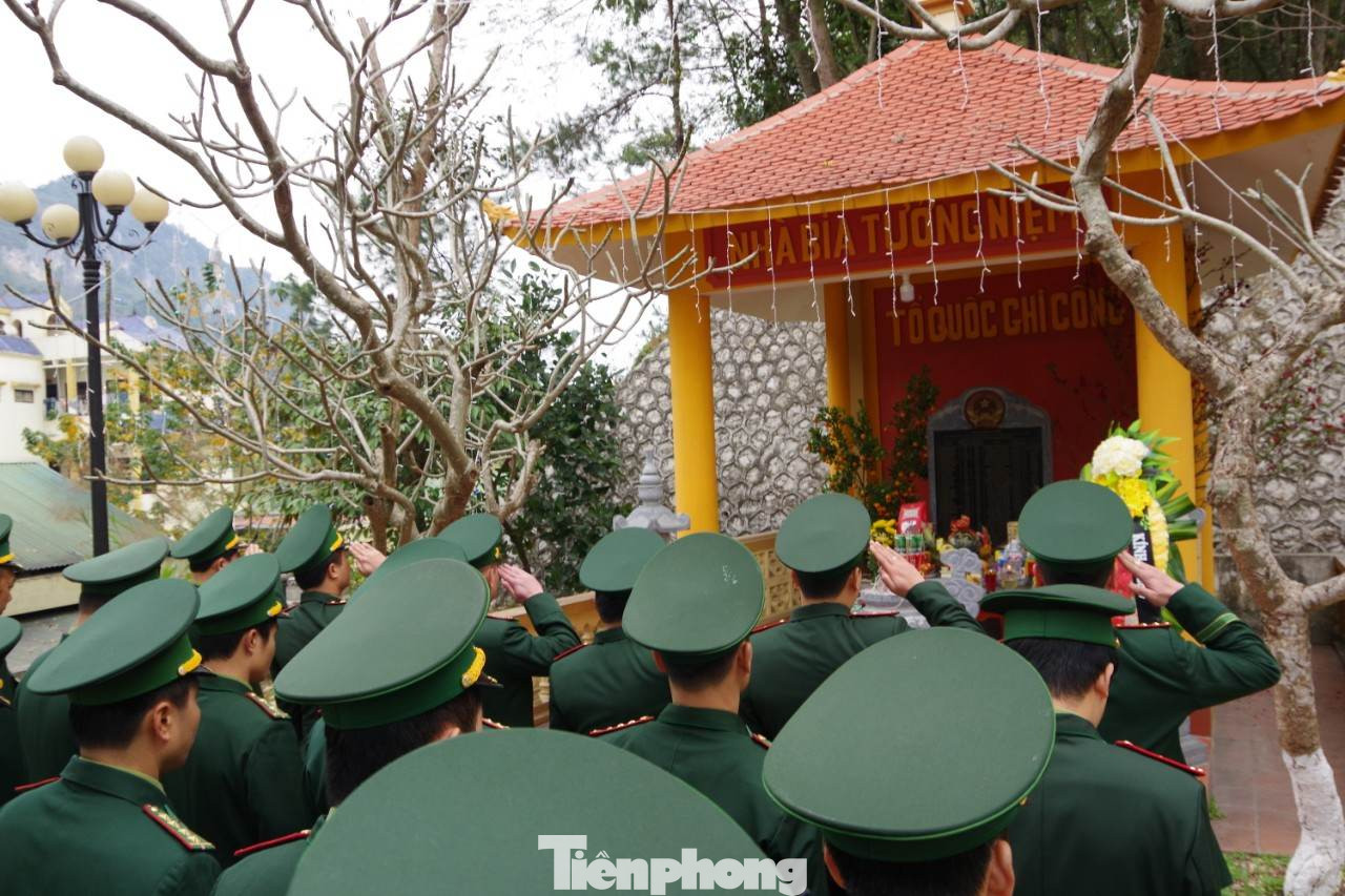 Tri ân những người đi trước. Ảnh: Duy Chiến