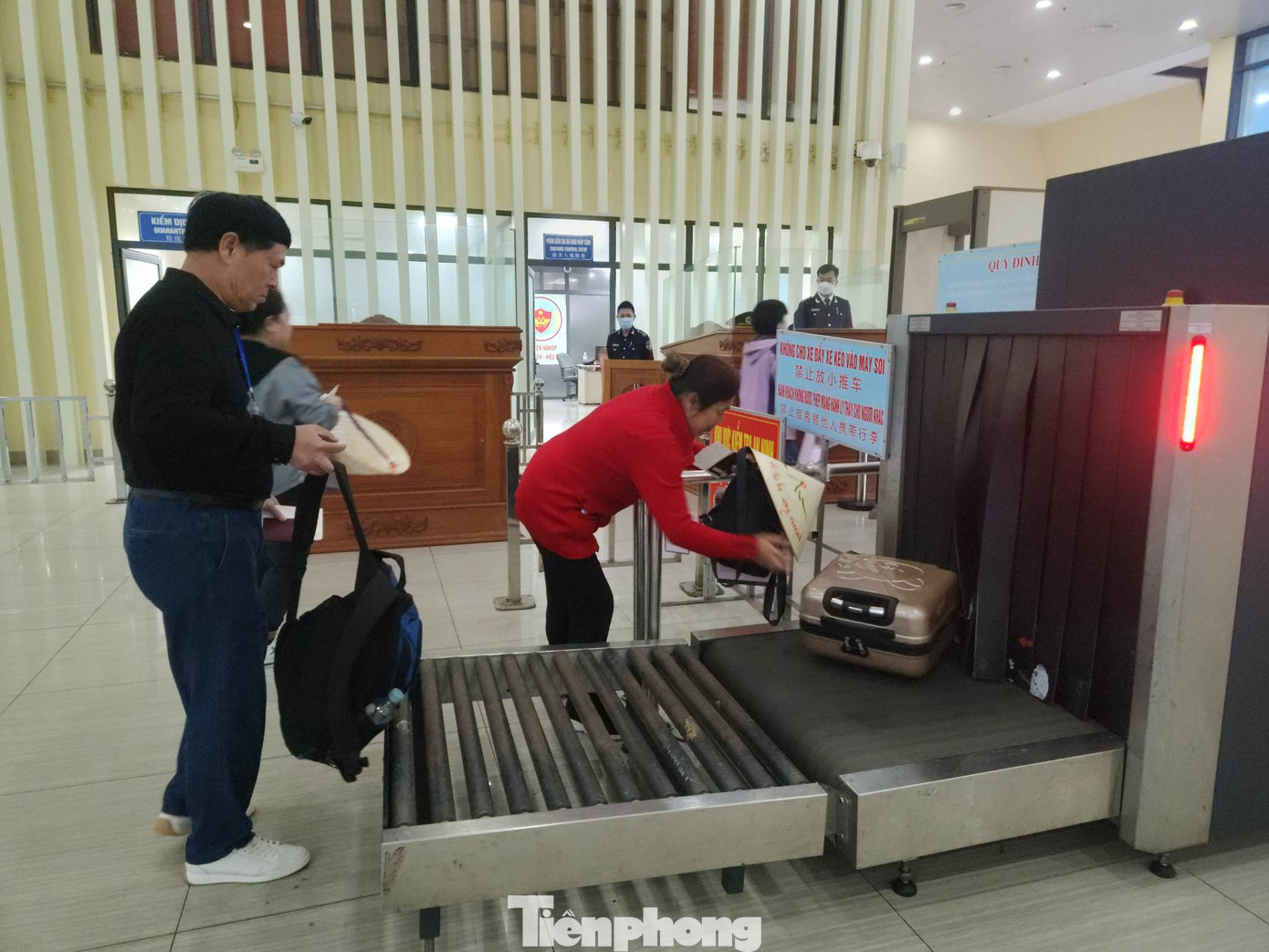 Các thủ tục nhập cảnh được tổ chức nhanh gọn, thuận tiện. Ảnh: Duy Chiến.