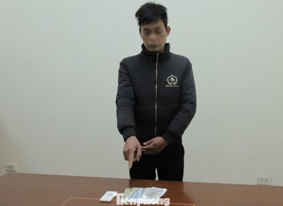 Đối tượng Luận cùng tang vật. Đối tượng Luận cùng tang vật.