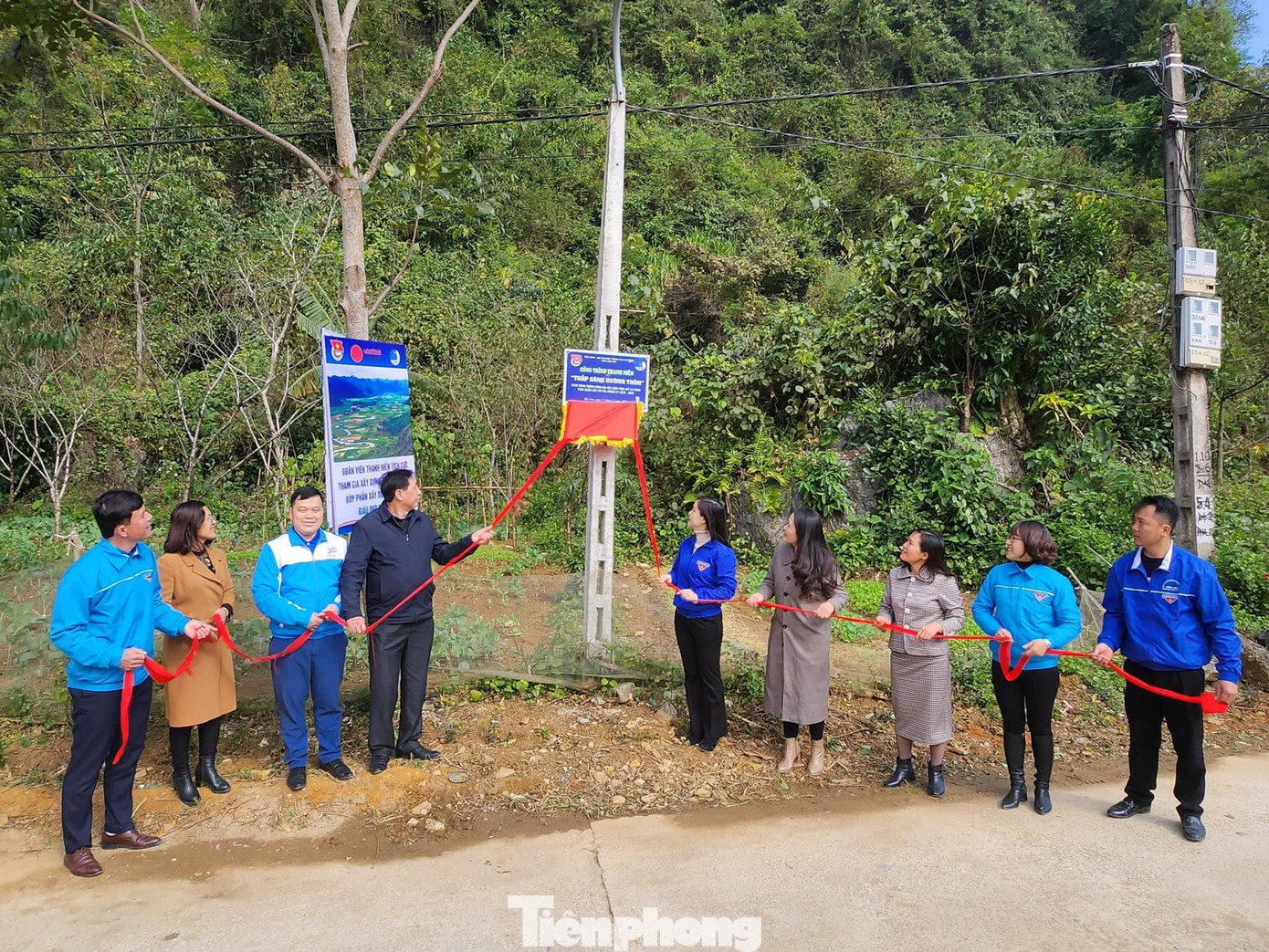 Khánh thành công trình "Thắp sáng đường thôn" ở huyện Bắc Sơn -Ảnh: Duy Chiến