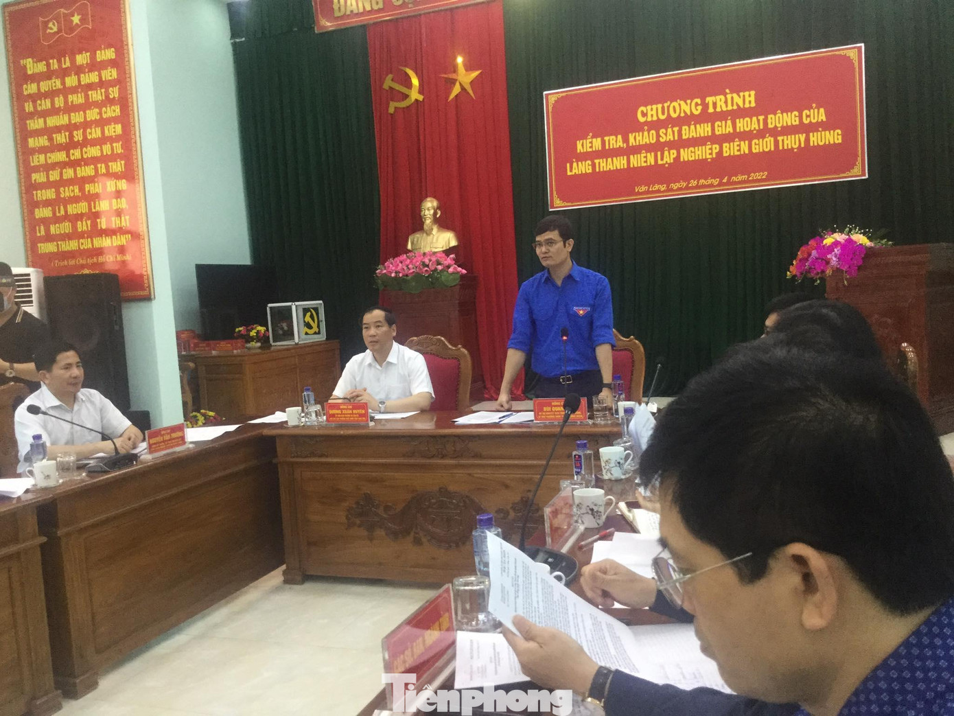 Làm việc với địa phương, anh Bùi Quang Huy, Bí thư Thường trực TƯ Đoàn mong muốn các cấp, các ngành ở Lạng Sơn tiếp tục quan tâm để Làng TNLN Thụy Hùng ổn định, phát triển -Ảnh: Duy Chiến