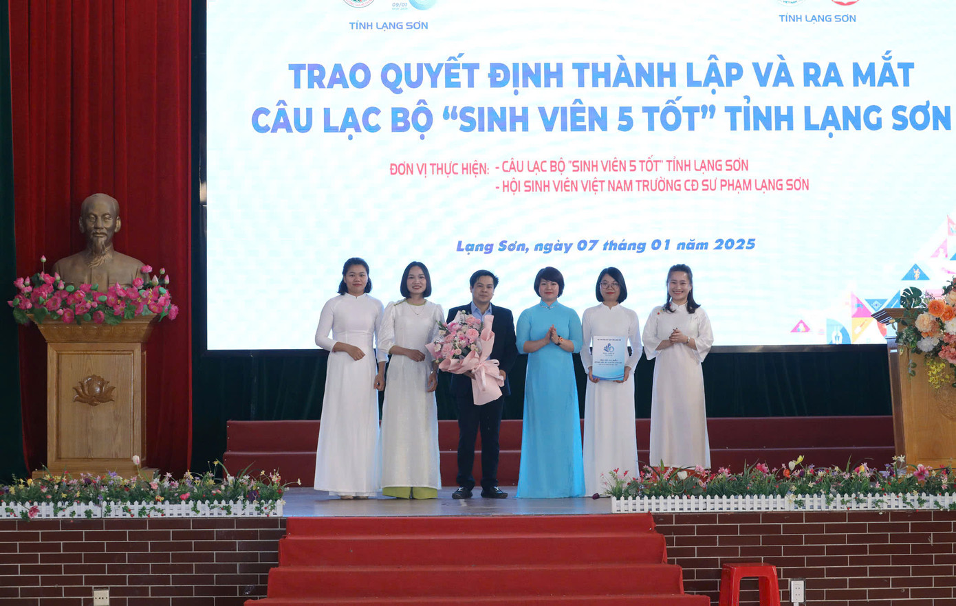 Ra mắt Câu lạc bộ "Sinh viên 5 tốt" tỉnh Lạng Sơn. Ra mắt Câu lạc bộ "Sinh viên 5 tốt" tỉnh Lạng Sơn.