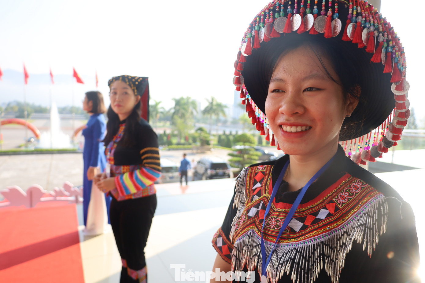 Tự hào sắc phục dân tộc Cao Bằng. Ảnh: Duy Chiến
