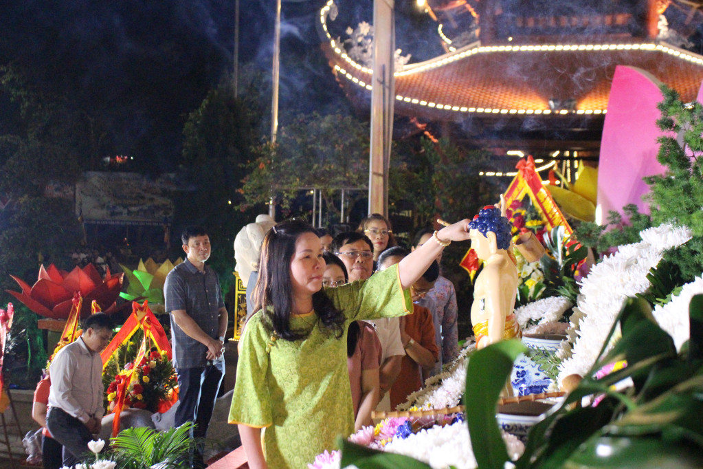 Nghi lễ tắm Phật.