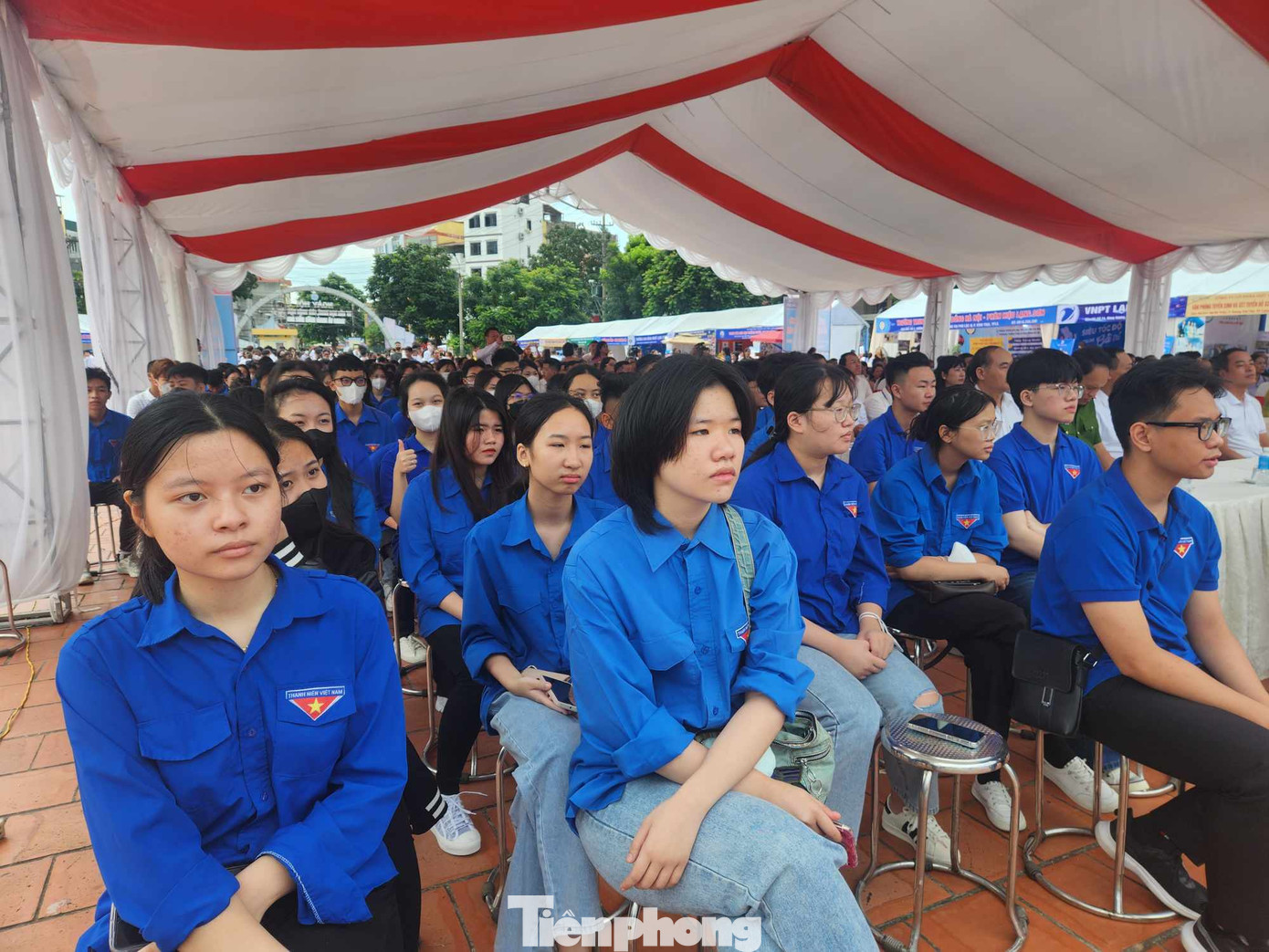 Đông đảo đoàn viên, thanh niên trên địa bàn tham gia chương trình. Ảnh: Duy Chiến Đông đảo đoàn viên, thanh niên trên địa bàn tham gia chương trình. Ảnh: Duy Chiến