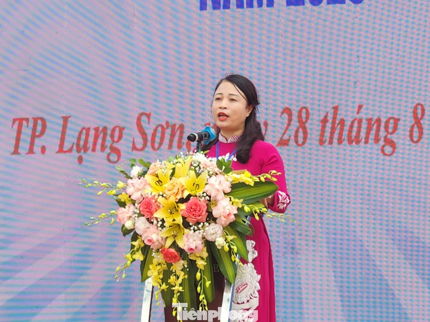 Bà Nguyễn Thị Hồng Vân - Phó Chủ tịch UBND thành phố Lạng Sơn phát biểu khai mạc chương trình. Ảnh: Duy Chiến Bà Nguyễn Thị Hồng Vân - Phó Chủ tịch UBND thành phố Lạng Sơn phát biểu khai mạc chương trình. Ảnh: Duy Chiến