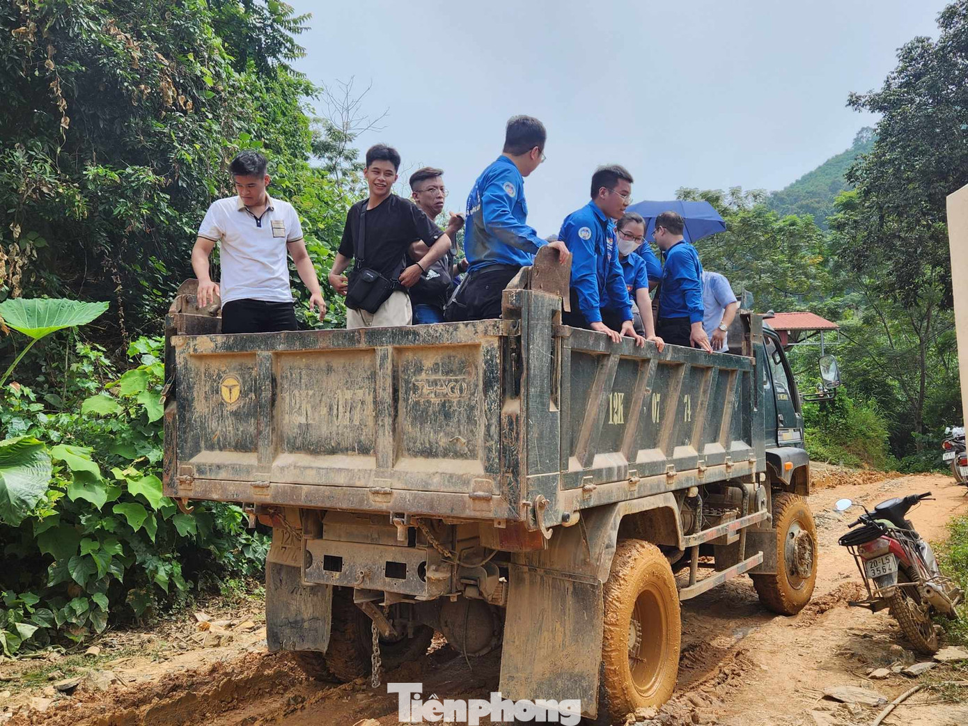 Điểm trường Nà Gá thuộc vùng đặc biệt khó khăn, việc di chuyển, vận chuyển vật liệu xây dựng, phương tiện rất trắc trở, gian nan. Điểm trường Nà Gá thuộc vùng đặc biệt khó khăn, việc di chuyển, vận chuyển vật liệu xây dựng, phương tiện rất trắc trở, gian nan.