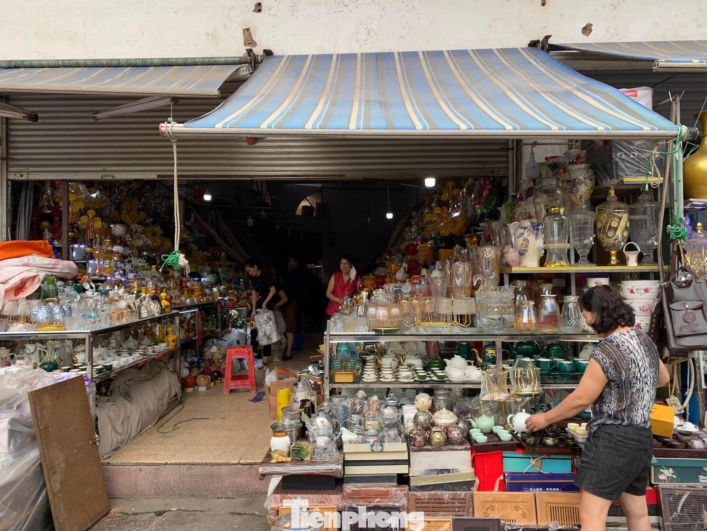 Các tiểu thương chợ Đông Kinh đã mở cửa hàng kinh doanh trở lại từ sáng 4/10 (Ảnh: Duy Chiến). Các tiểu thương chợ Đông Kinh đã mở cửa hàng kinh doanh trở lại từ sáng 4/10 (Ảnh: Duy Chiến).