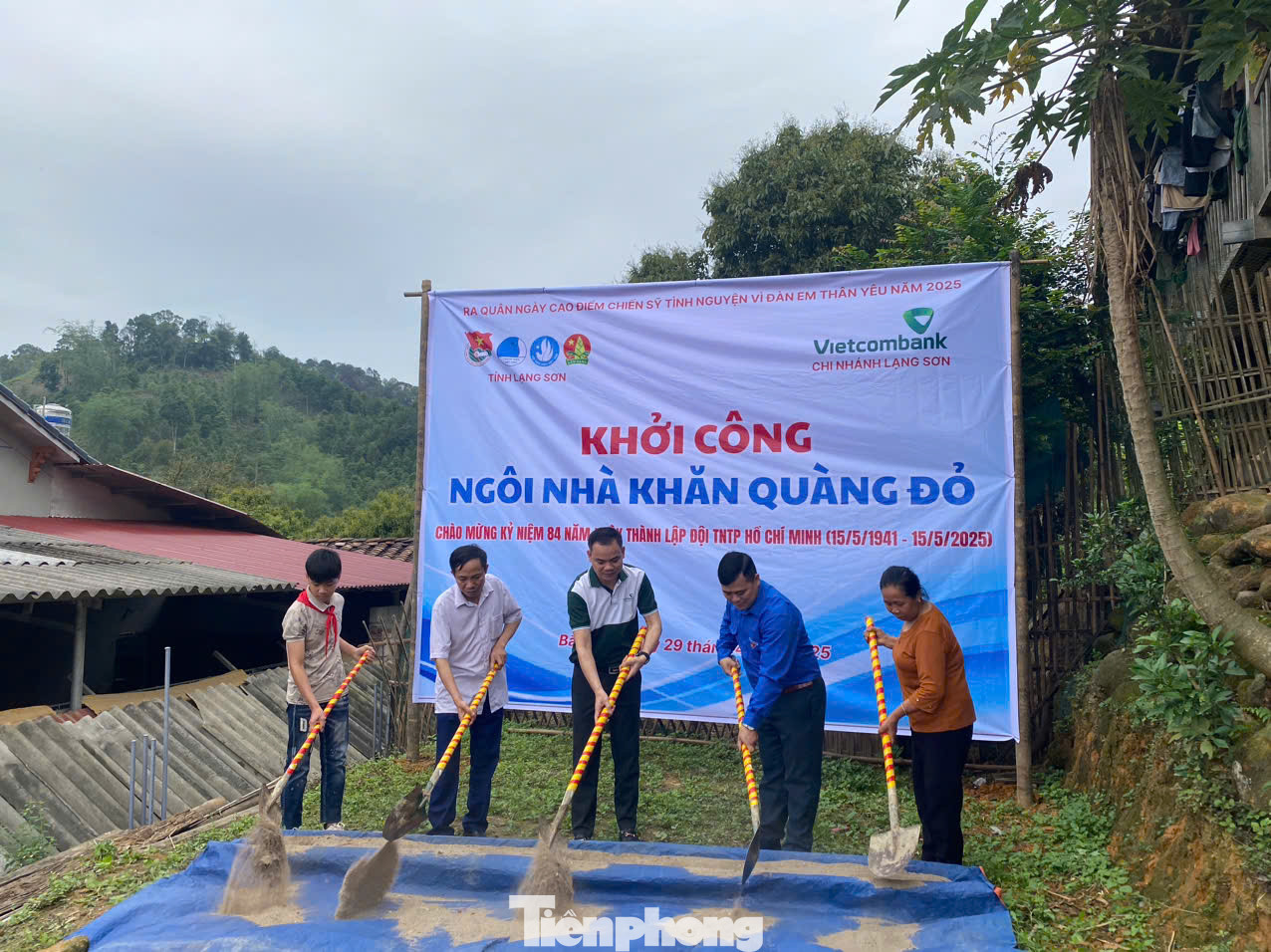 Khởi công xây dựng ngôi nhà Khăn quàng đỏ cho thiếu nhi Lạng Sơn có hoàn cảnh khó khăn.