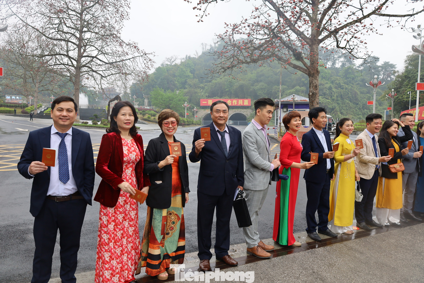 Chương trình du lịch 2 ngày 1 đêm bằng giấy thông hành giữa tỉnh Lạng Sơn và thị Bằng Tường không chỉ là một sản phẩm du lịch mới mà còn là biểu tượng của tình hữu nghị, lòng hiếu khách và khát vọng phát triển bền vững giữa hai đất nước anh em Việt Nam - Trung Quốc. Ảnh: Duy Chiến.
