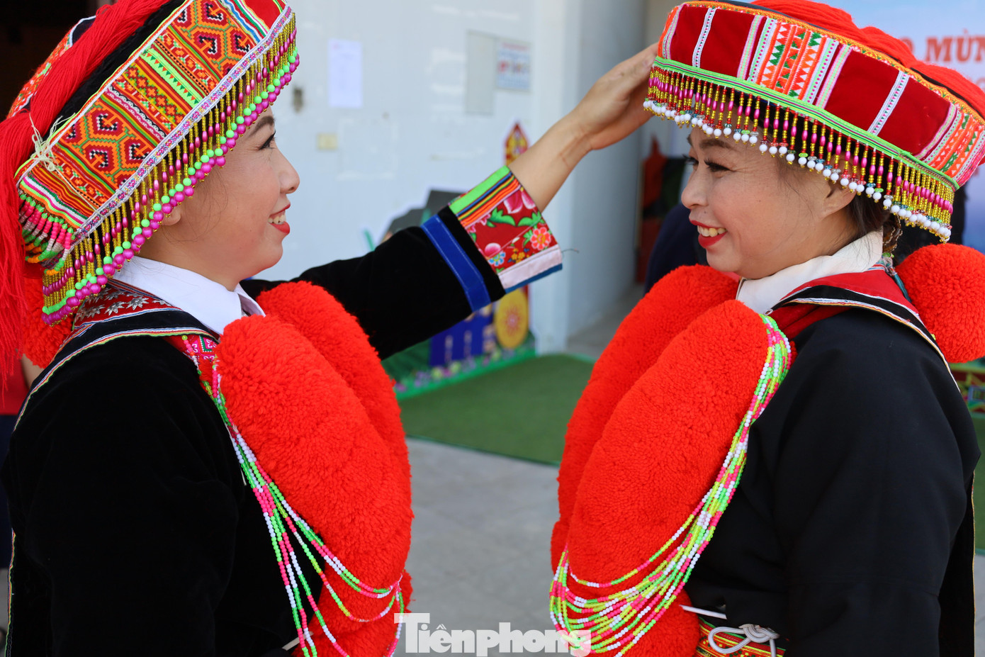 Đặc sắc trang phục người Dao Đỏ. Ảnh: Duy Chiến