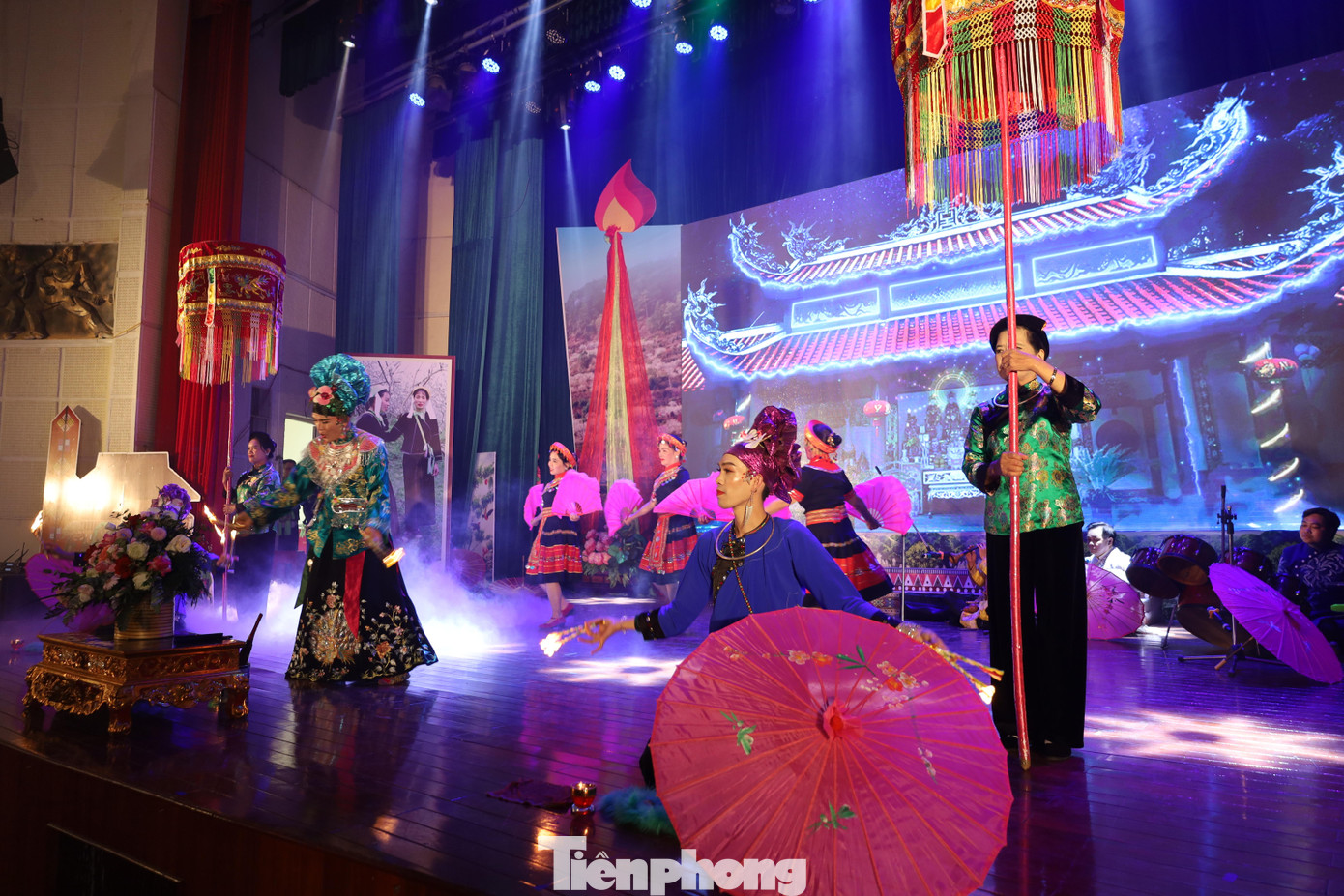 Cô Đôi Thượng Ngàn- làn điệu hát Chầu văn rất ấn tượng. Ảnh: Duy Chiến