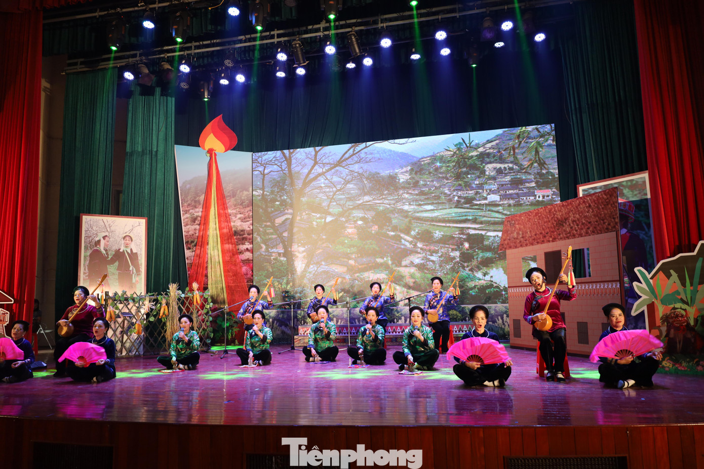 Hát Then, đàn tính là "đặc sản" của người Tày, Nùng Lạng Sơn. Ảnh: Duy Chiến