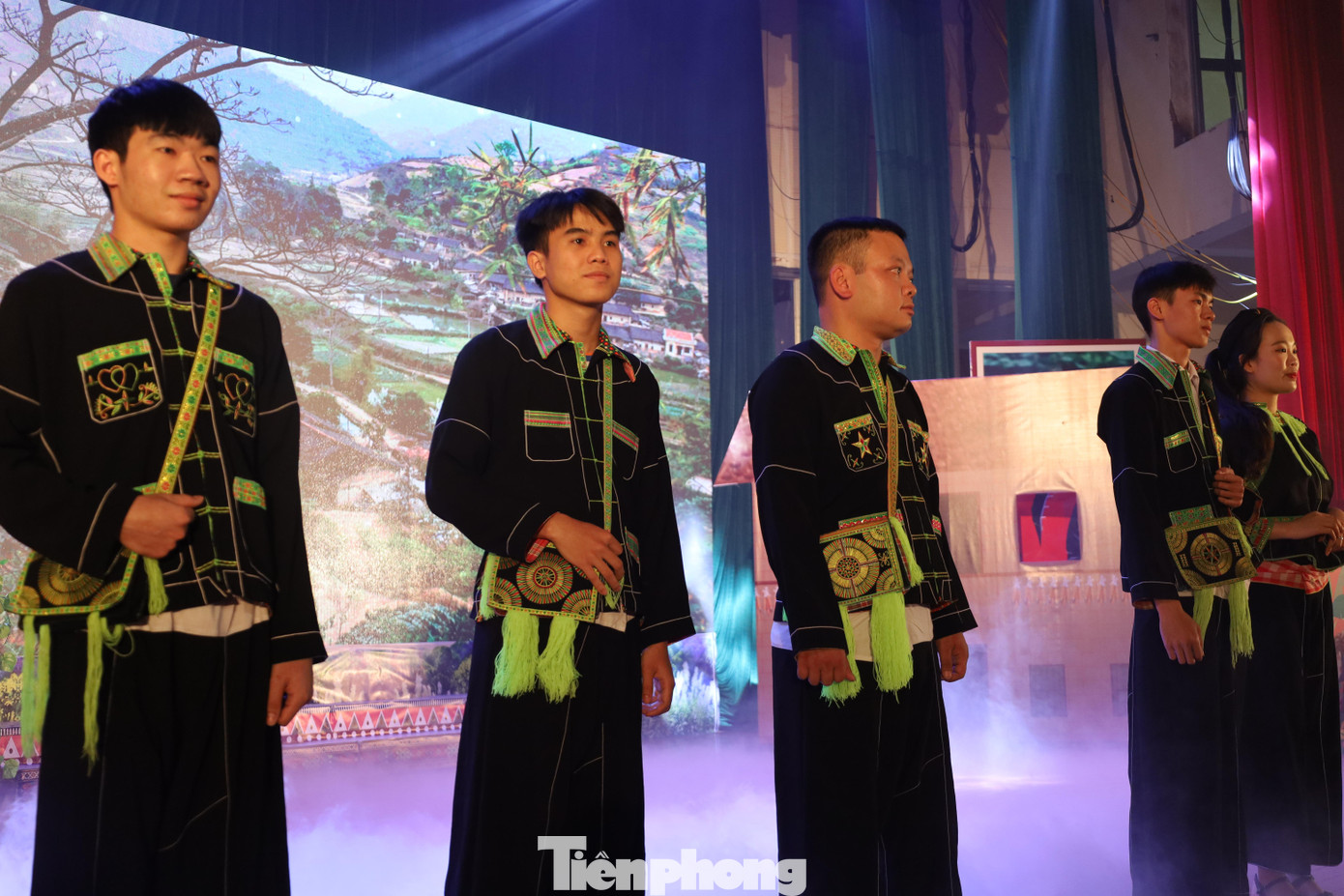 Trang phục chàng trai người Nùng. Ảnh: Duy Chiến