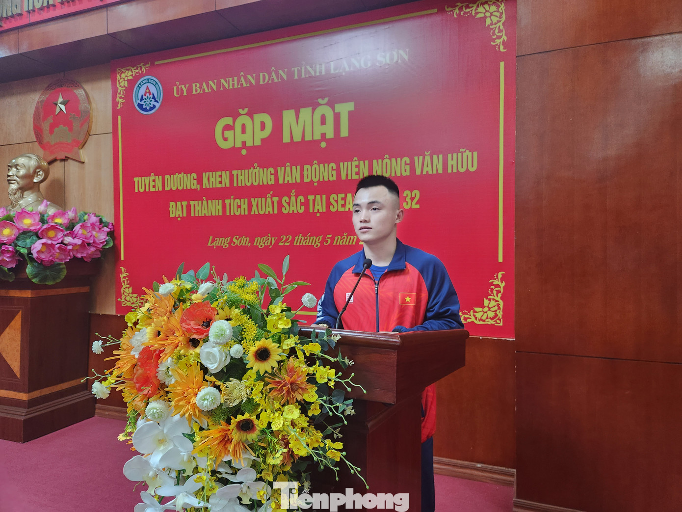 Với niềm vui, xúc động, Nông Văn Hữu hứa sẽ nỗ lực để giành nhiều thành tích cao hơn nữa. Ảnh: Duy Chiến