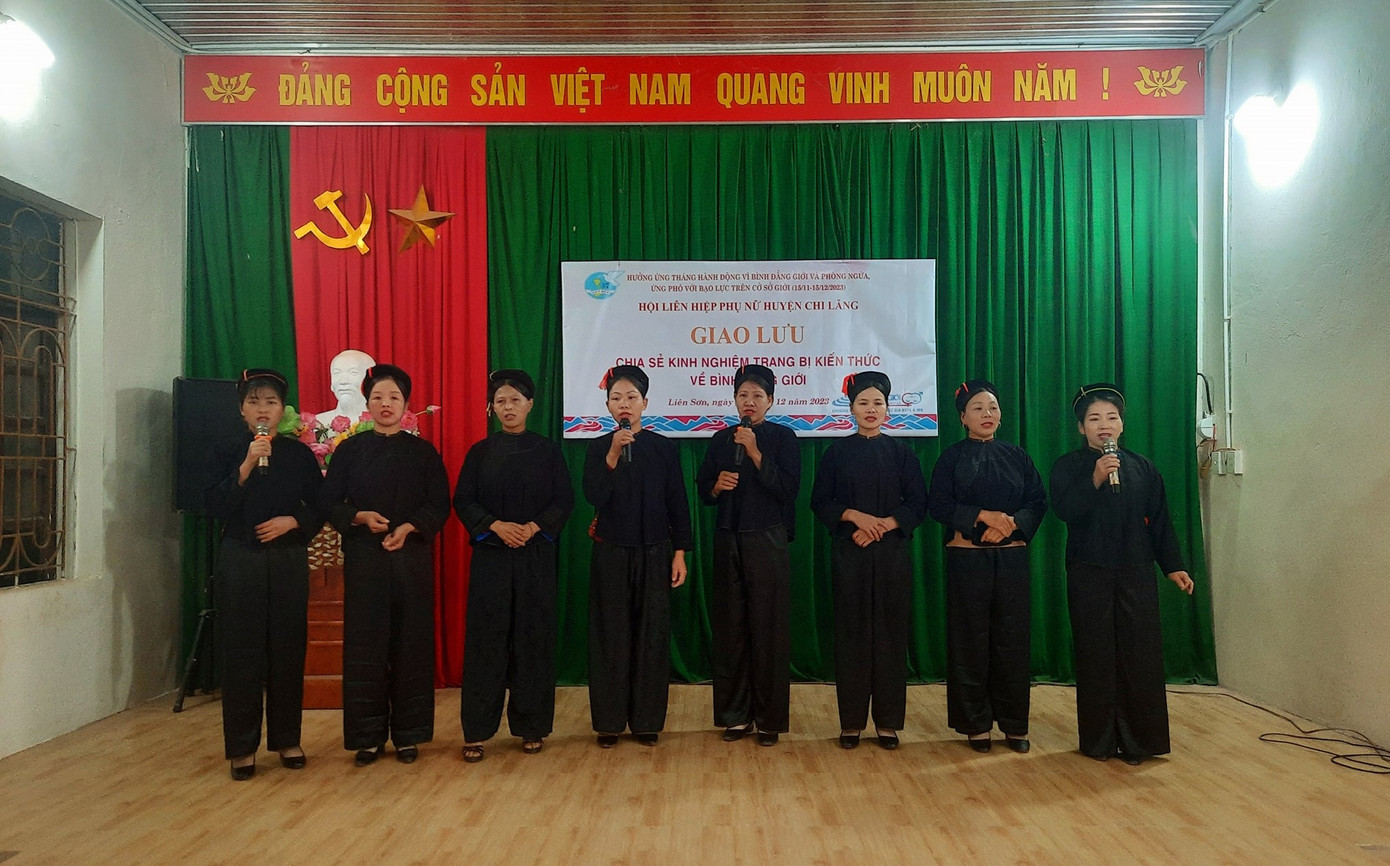 Giao lưu văn nghệ, đậm đà bản sắc dân tộc.