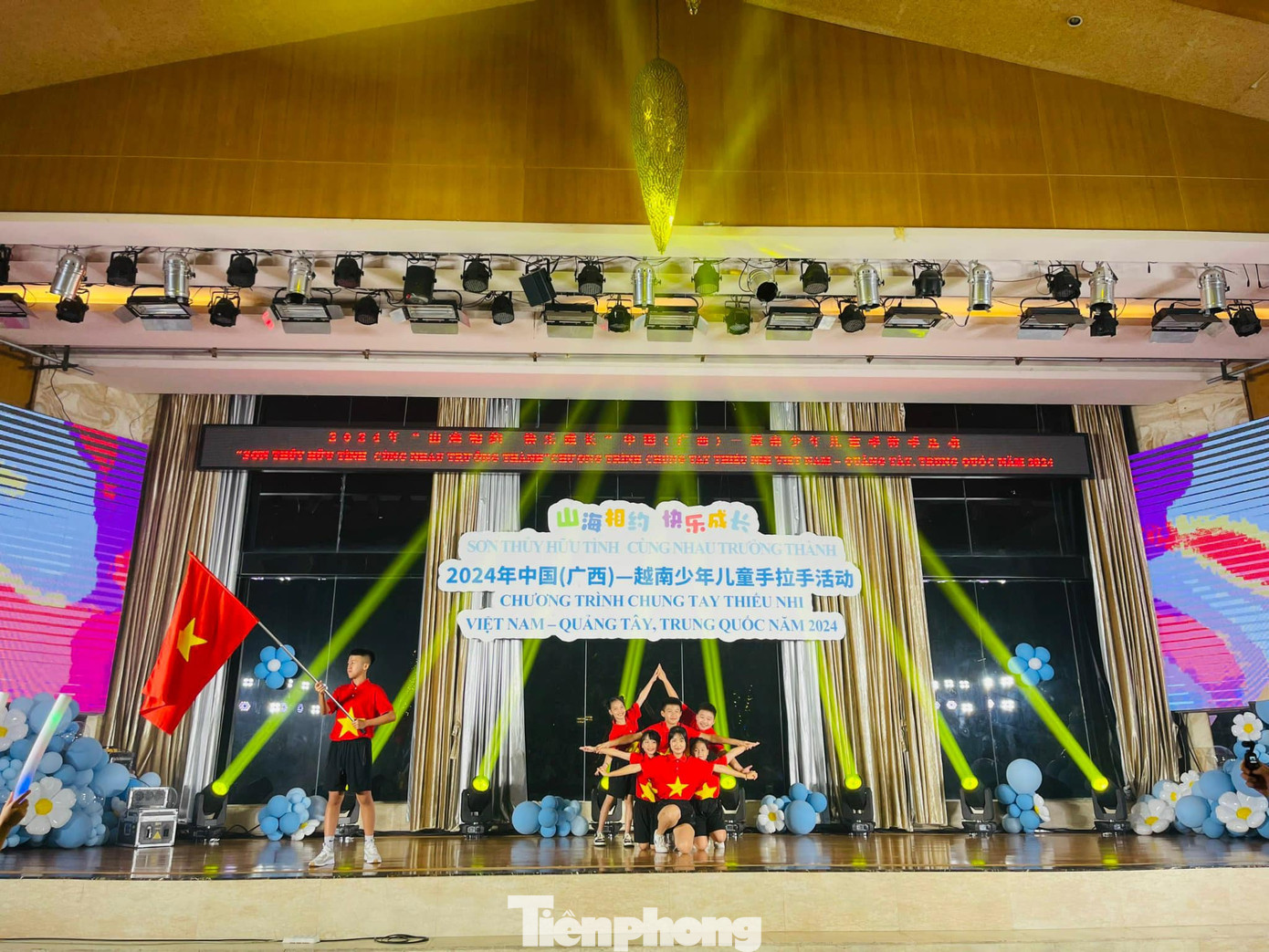 Đội văn nghệ thiếu nhi Lạng Sơn nhiệt tình tham gia các hoạt động giao lưu.