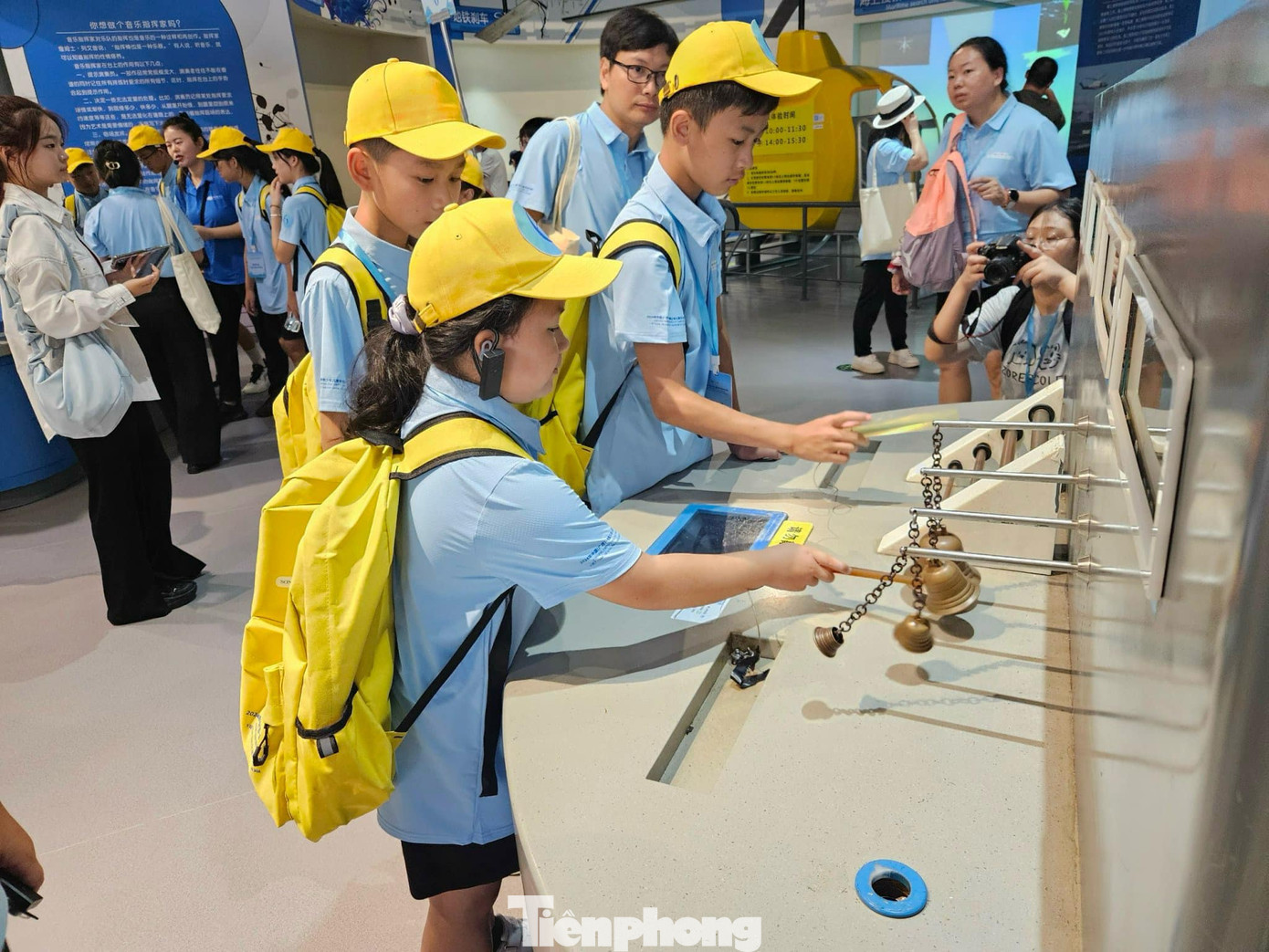 Thử nghiệm một số thí nghiệm khoa học.