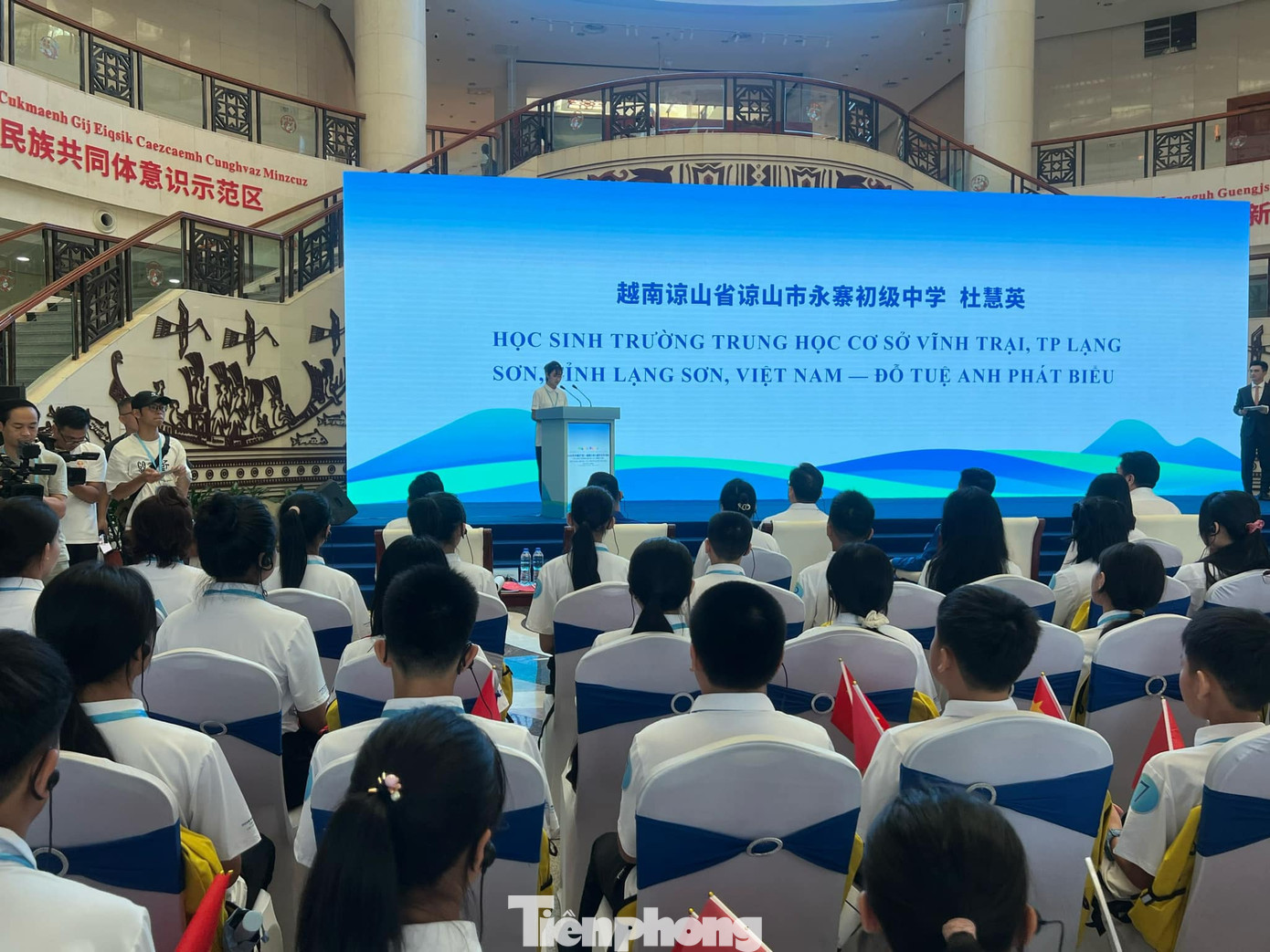 Em Đỗ Tuệ Anh - học sinh Trường THCS Vĩnh Trại, thành phố Lạng Sơn phát biểu suy nghĩ của mình khi tham gia chương trình.