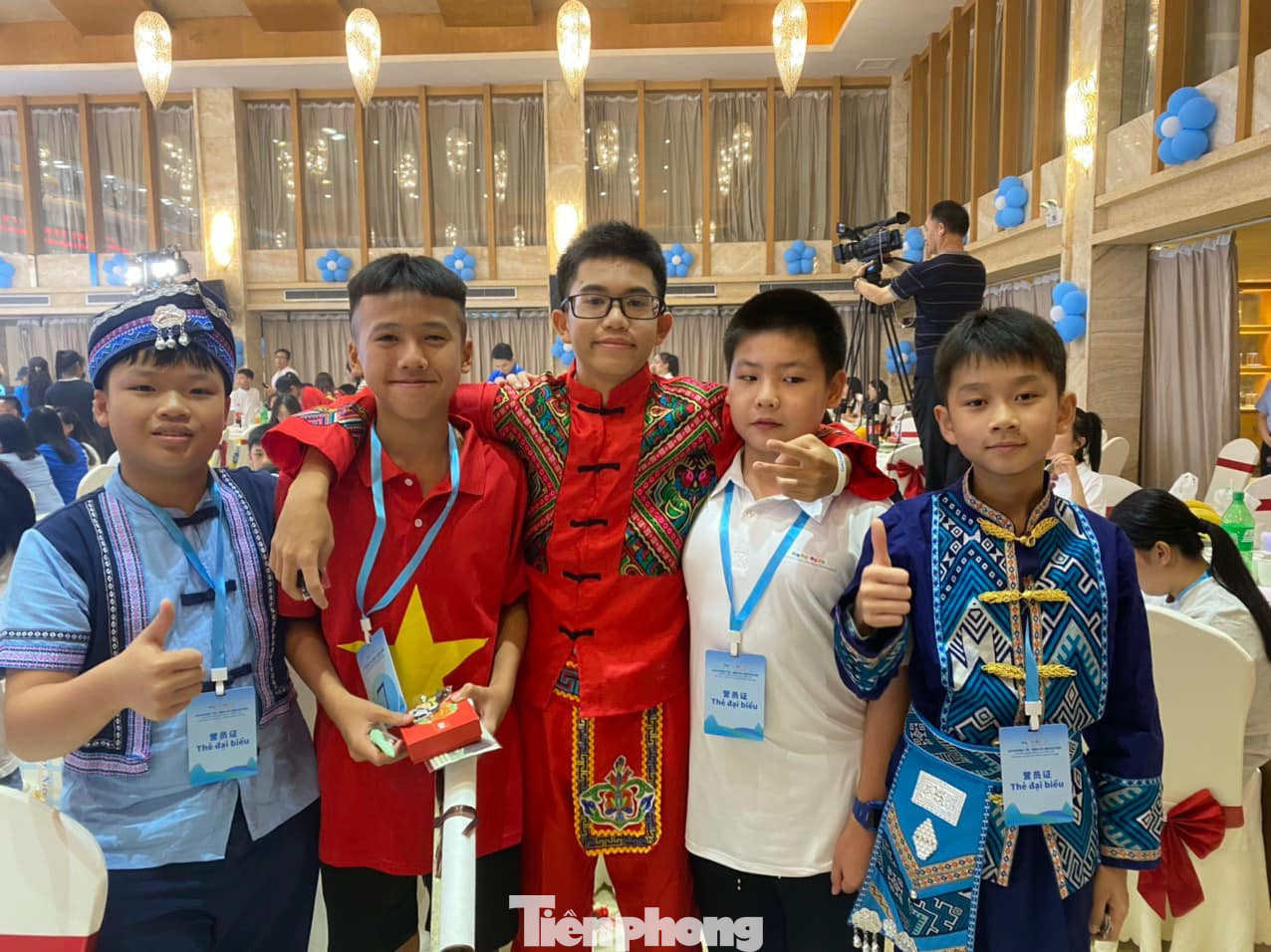 Đoàn kết, hữu nghị.