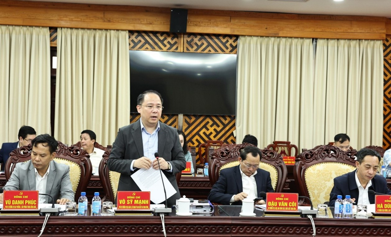 Đại diện Đoàn kiểm tra nêu dự thảo báo cáo kết quả kiểm tra. Đại diện Đoàn kiểm tra nêu dự thảo báo cáo kết quả kiểm tra.