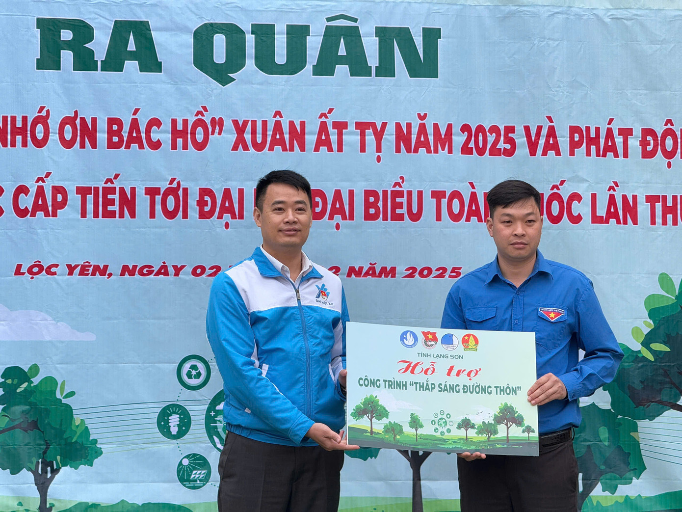 Tỉnh Đoàn- Hội LHTN Việt Nam tỉnh Lạng Sơn hỗ trợ công trình "Thắp sáng đường thôn"