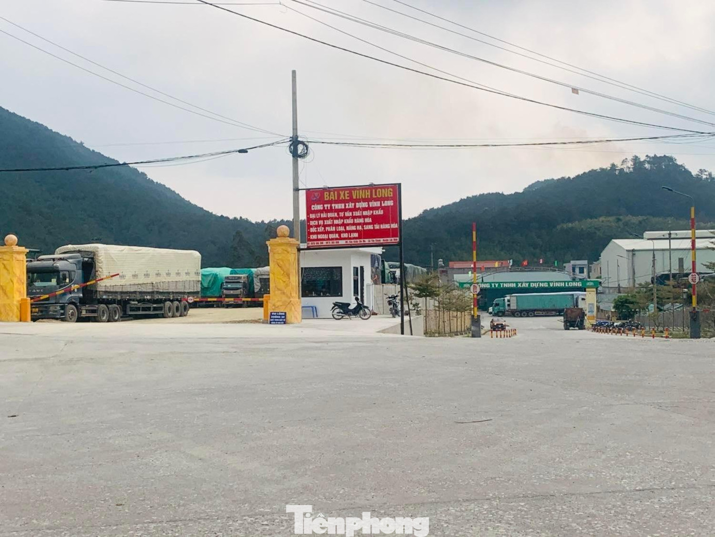 Hiện tại ở cửa khẩu Chi Ma (huyện Lộc Bình) còn hàng trăm xe ùn ứ, chờ xuất khẩu -Ảnh: Duy Chiến Hiện tại ở cửa khẩu Chi Ma (huyện Lộc Bình) còn hàng trăm xe ùn ứ, chờ xuất khẩu -Ảnh: Duy Chiến