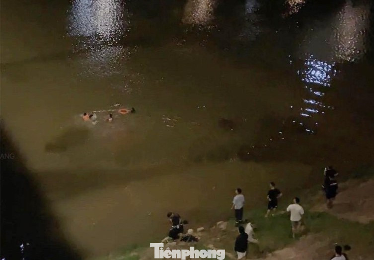 Hình ảnh cứu nạn nhảy sông Kỳ Cùng.