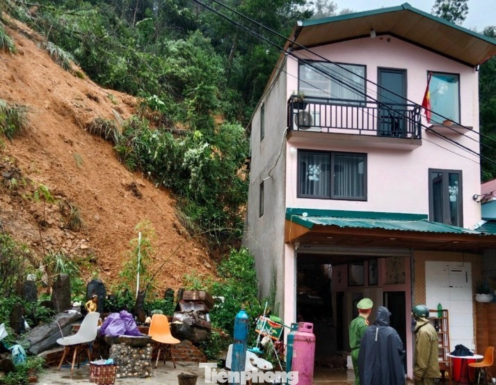 Nhiều vị trí sạt lở đất ở phường Chi Lăng, thành phố Lạng Sơn. Nhiều vị trí sạt lở đất ở phường Chi Lăng, thành phố Lạng Sơn.