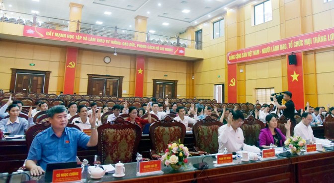 HĐND tỉnh Bắc Kạn thông qua các nghị quyết quan trọng, trong đó có việc miễn học phí cho học sinh trên địa bàn. HĐND tỉnh Bắc Kạn thông qua các nghị quyết quan trọng, trong đó có việc miễn học phí cho học sinh trên địa bàn.