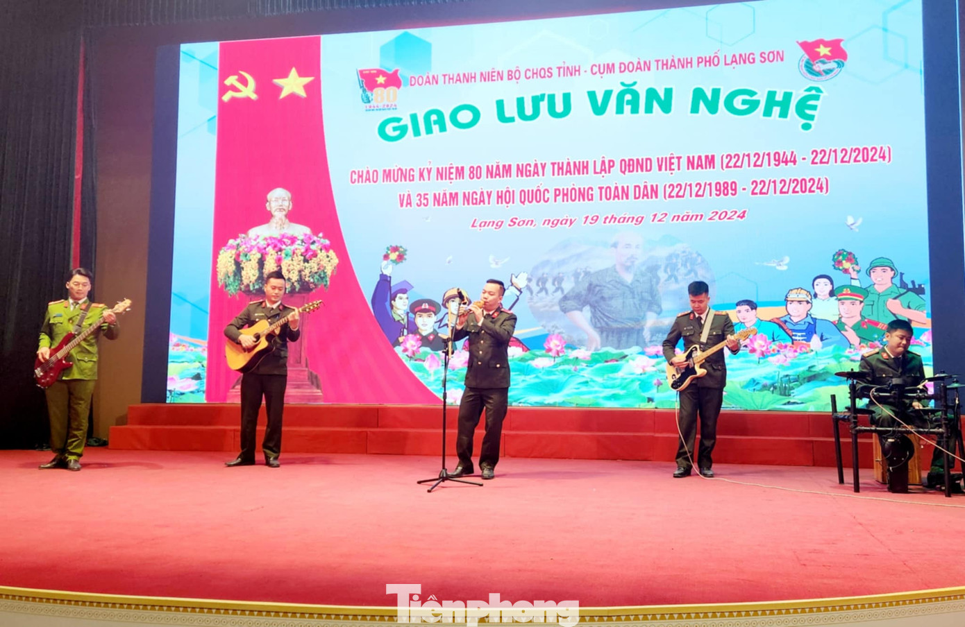 Dàn nhạc của Đoàn thanh niên Công an tỉnh Lạng Sơn sôi động, cuốn hút. Ảnh: Duy Chiến